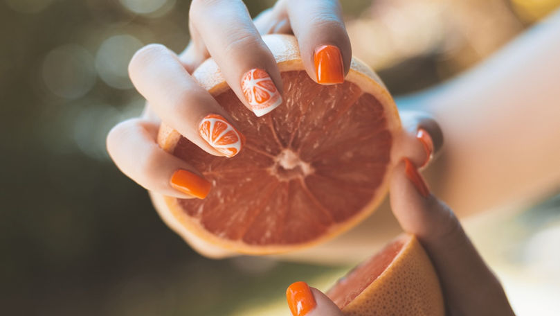 Modele de unghii cu fructe: Care e cel mai recent trend pentru vară