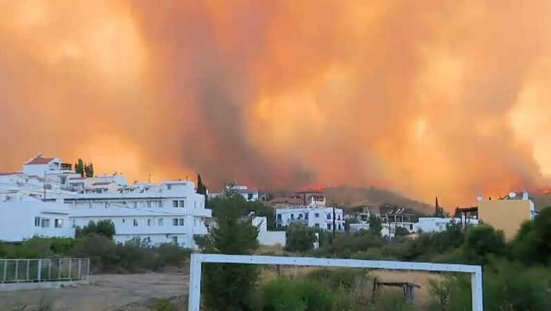 Încă un orășel de pe insula Rodos, afectat de incendii: Sunt devastat