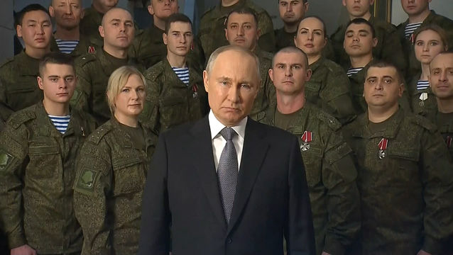 Putin, înconjurat de militari în timpul discursului de Anul Nou