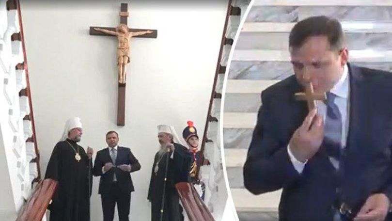 Năstase, obligat să aducă scuze și să scoată crucifixul din sediul MAI