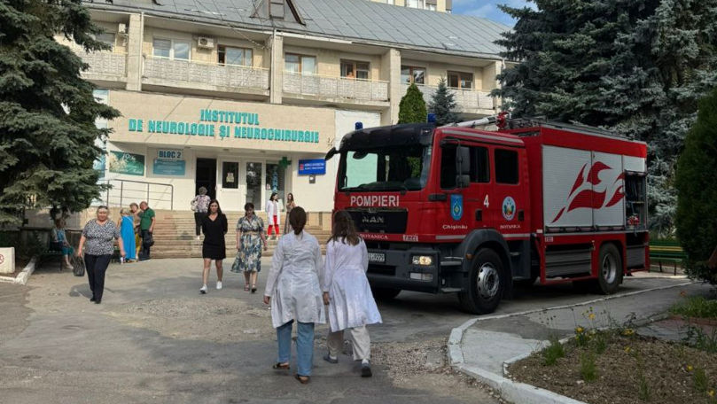 Incendiu la Institutul de Neurologie: Pompierii, la fața locului
