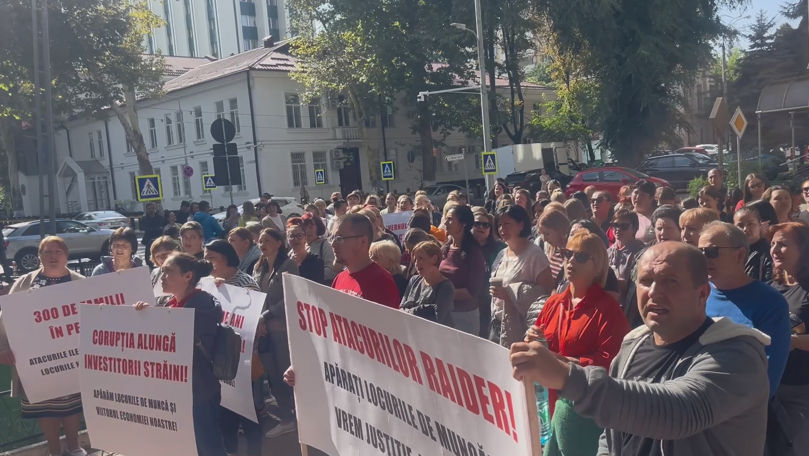 Proteste în Chișinău. Manifestant: Mai multe companii, atacate raider