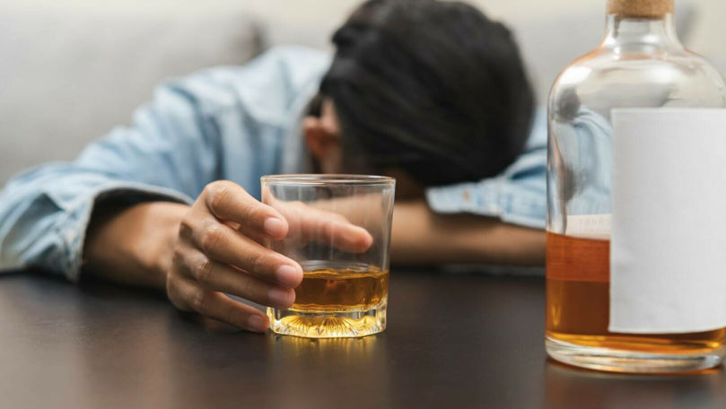 India: 18 persoane au murit după ce au consumat alcool produs ilegal