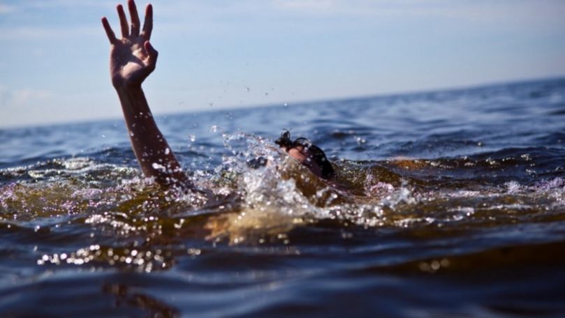 Un tânăr s-a înecat în râul Nistru în timp ce se plimba cu barca