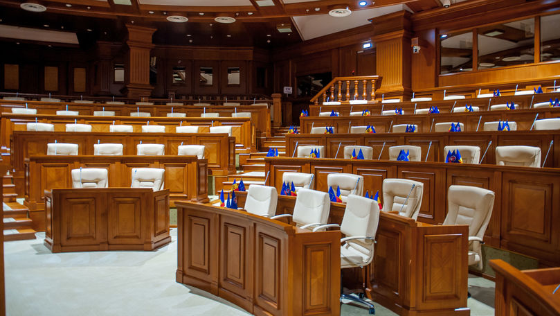 Trebuie sau nu sancționat traseismul politic. Răspunsul moldovenilor
