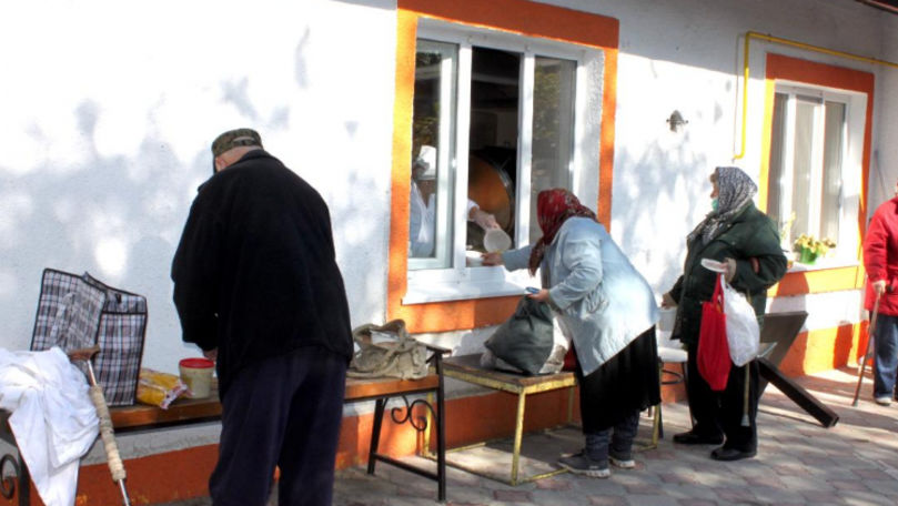 Prânzuri gratuite pentru persoane nevoiașe la o cantină în Chișinău