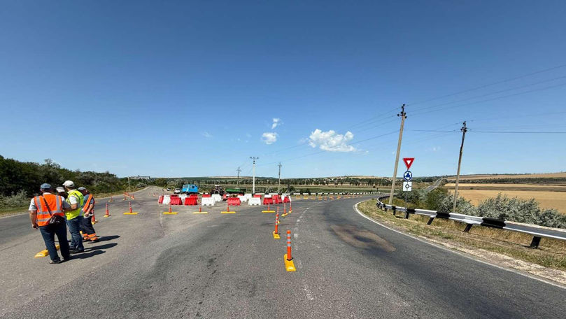 Lucrări de amenajare a unui sens giratoriu provizoriu pe drumul R30