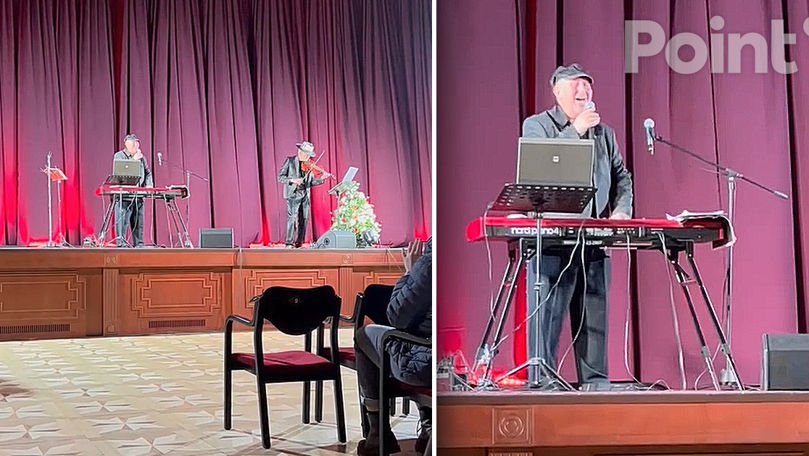 На сцене Дворца Республики исполнили "Катюшу": организаторы принесли извинения.