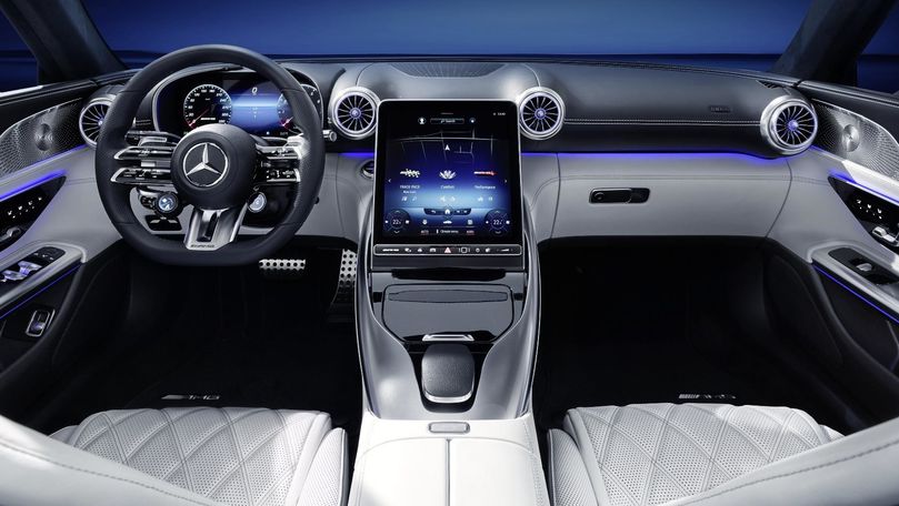 Mercedes-AMG показал салон нового SL.
