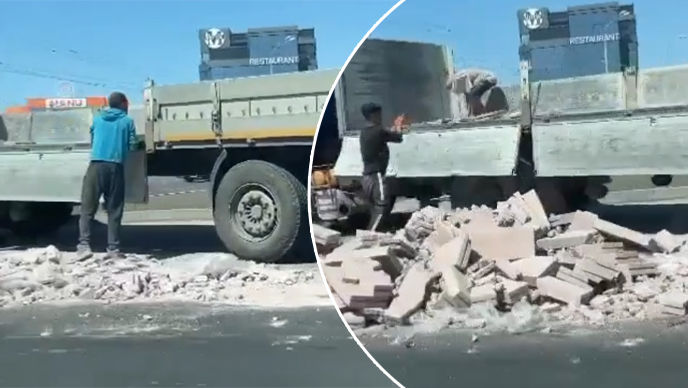 Un autocamion cu materiale de construcții, accidentat în Capitală