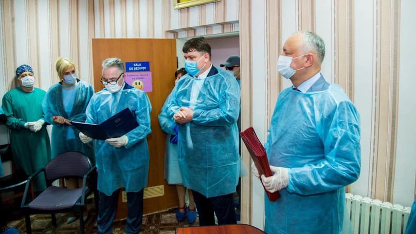 Dodon poartă a doua zi consecutiv mască facială la toate evenimentele