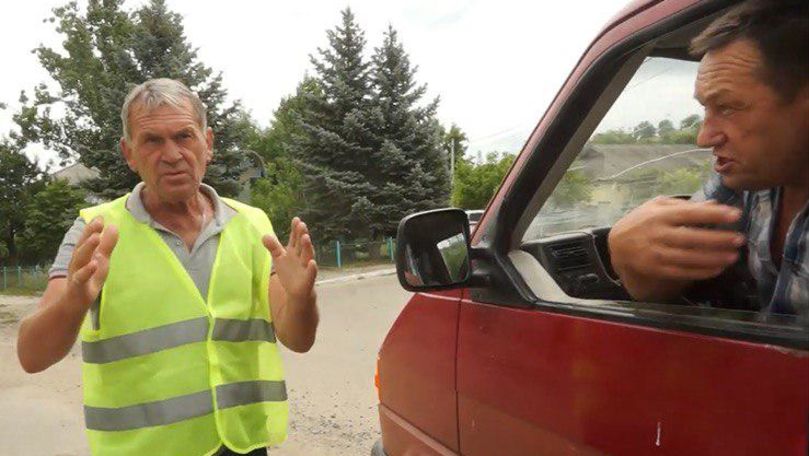 Șoferi din Căușeni, filmați cum se iau la harţă cu drumarii locali