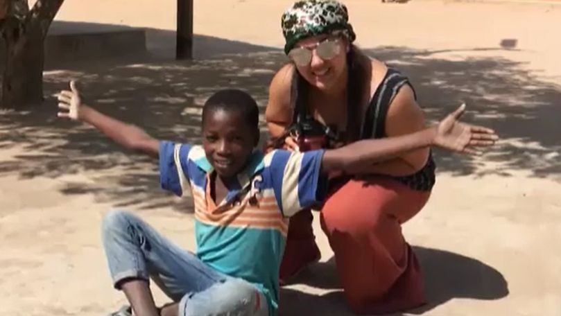 Vacanță printre africani: Trei moldovence au făcut voluntariat în Africa