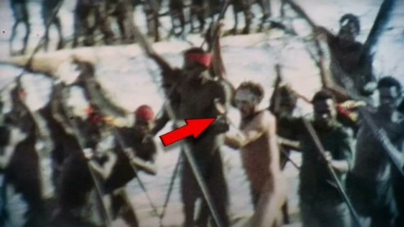 Un milionar a fost văzut trăind printre membrii unui trib de canibali