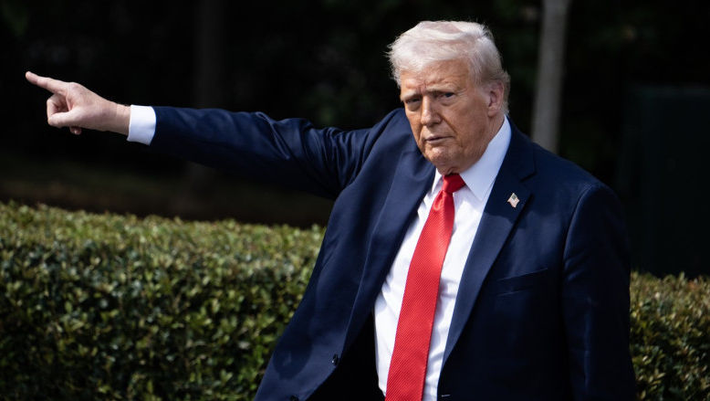 Donald Trump interzice intrarea în SUA pentru cetățenii din 12 țări