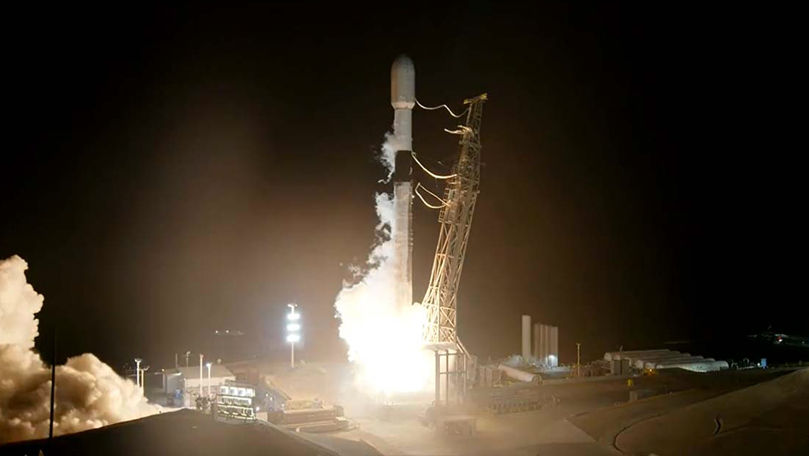 Компания SpaceX вывела на орбиту новую группу спутников.