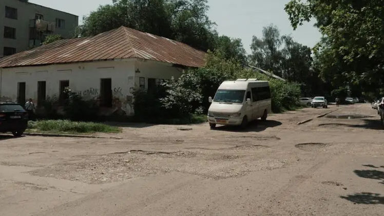 Clădirea de pe strada Moscovei din Bălți, în paragină. Ce spun oamenii