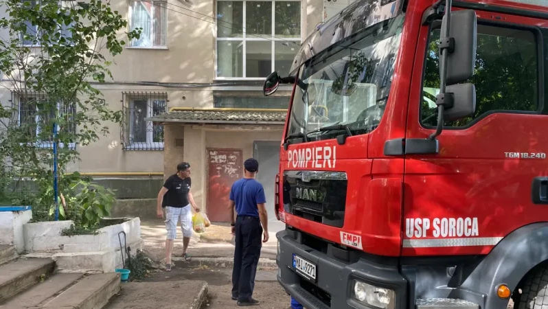 Panică la Soroca: Un apartament a fost cuprins de flăcări