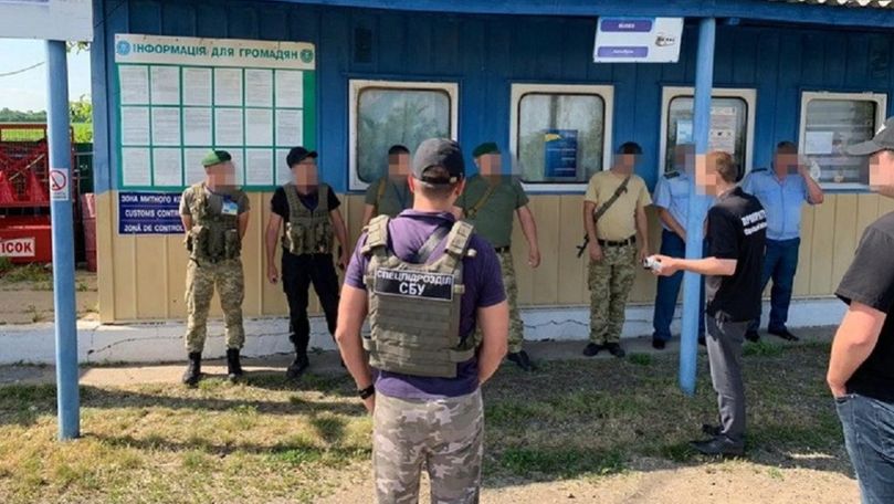 Moldovean, prins în flagrant în timp ce dădea mită la granița cu Ucraina