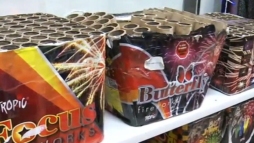 На столичных рынках можно свободно приобрести любое пиротехническое изделие. 