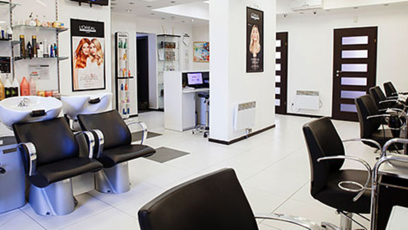 С 7 апреля закрываются салоны красоты и парикмахерские.