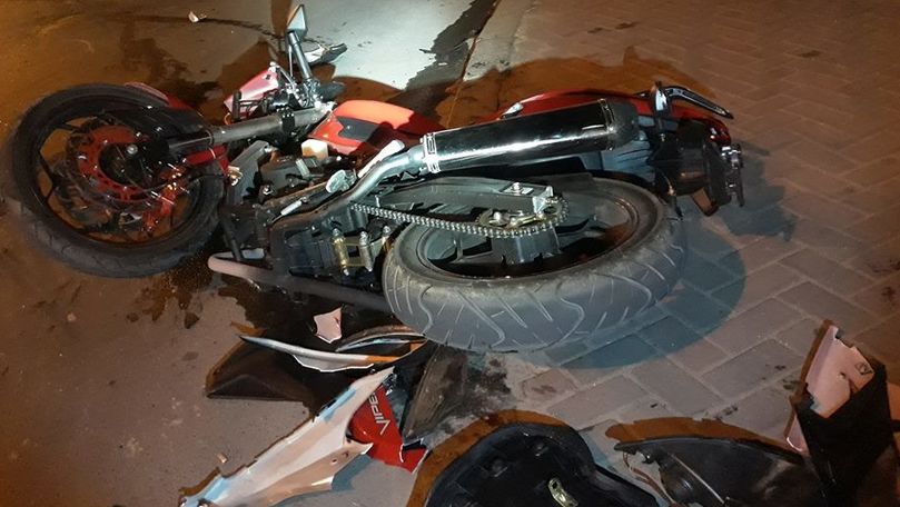 Un BMW s-a ciocnit cu o motocicletă în Capitală: O minoră, la spital