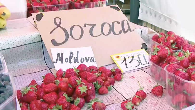 В Молдове местная клубника стоит 130 леев за килограмм, а импортная - 80 леев.