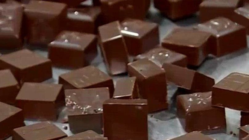 Шоколадные фабрики готовят сладкие сюрпризы к праздникам.
