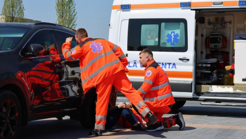 Ce să faci dacă copilul a rămas blocat în mașină? Ce spun specialiștii