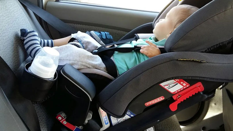 Care este modalitatea sigură de transportare a copiilor în mașină
