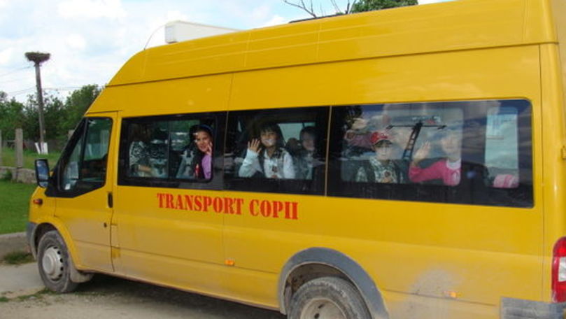 Elevii din satul Corjova se vor deplasa la școală cu un autobuz nou