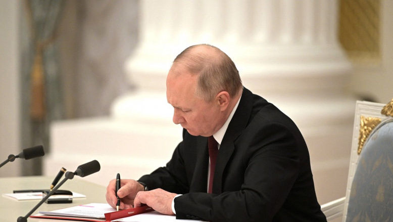 Putin a semnat noaptea recunoașterea independenței regiunilor ocupate