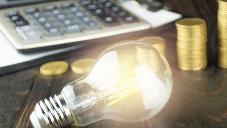 Compensații de milioane de lei pentru antreprenori la energia electrică