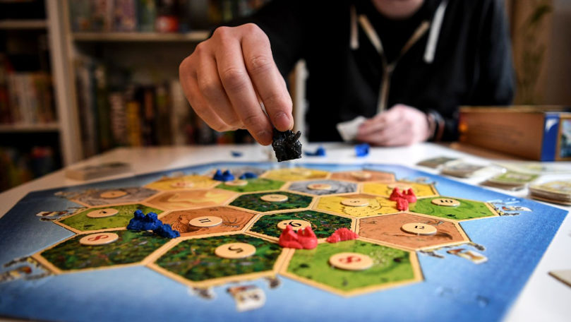 De la strategie la socializare: De ce moldovenii iubesc jocul Catan