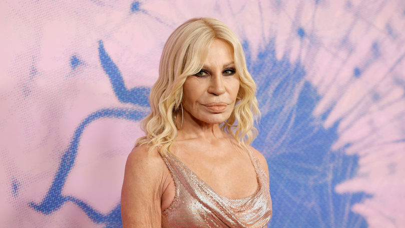 Donatella Versace, de nerecunoscut: Ce proceduri cosmetice și-a făcut