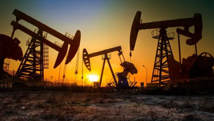 Нефть подскочила до максимума за месяц на фоне затяжного противостояния США и Ирана.