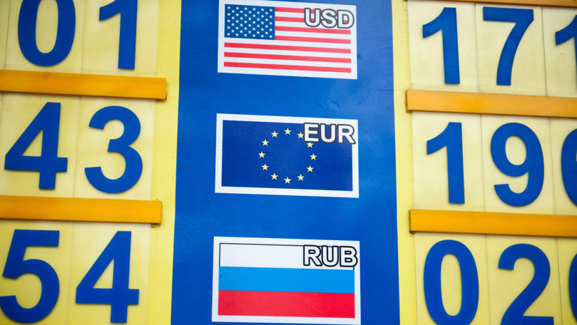 Curs valutar 24 septembrie 2022: Cât valorează un euro și un dolar