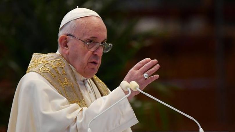 Папа Римский заявил, что теракты компрометируют братство между народами и религиями.