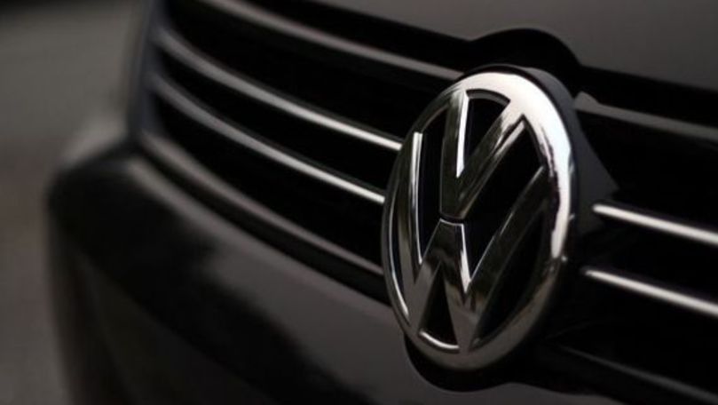 56.000 de automobile Volkswagen Golf, rechemate la service