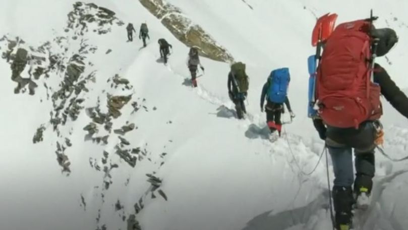 Filmare cu ultimele momente ale alpiniștilor morți, găsită sub zăpadă