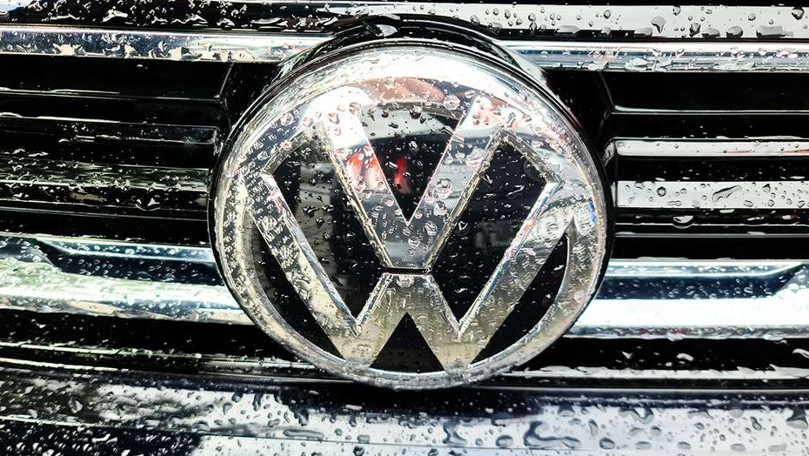 VW приостановит работу заводов в ФРГ из-за отсутствия поставок комплектующих из Украины.