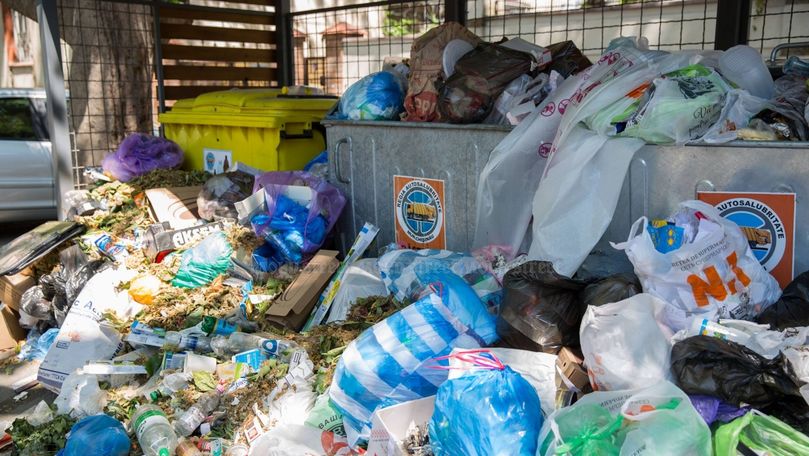 Moldova, inundată de plastic de import: 40% din gunoi, pungi și ambalaje