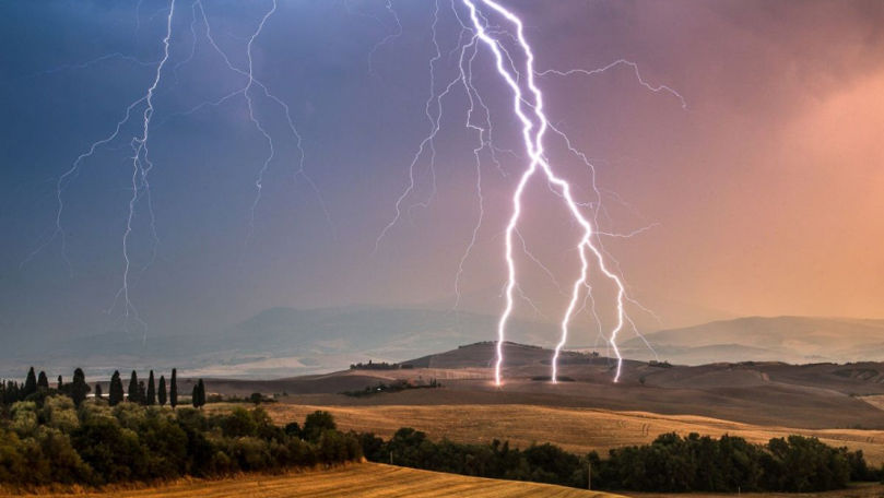 La nordul țării se așteaptă ploi cu descărcări electrice: Prognoza meteo