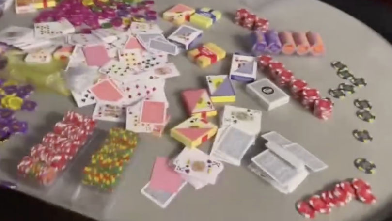 Percheziții în Chișinău: Mai multe persoane jucau poker și se drogau