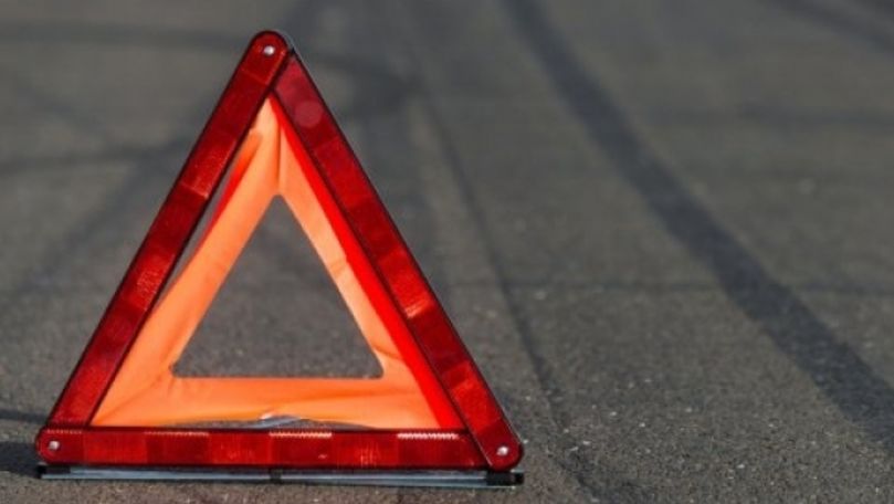 Accident matinal: Un microbuz s-a răsturnat la Botanica. Doi răniți