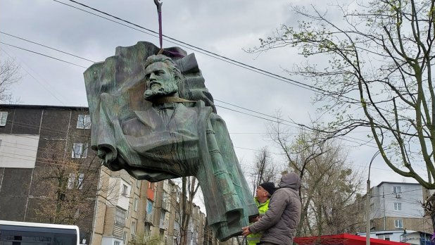 În Capitală este renovat monumentul lui Hristo Botev