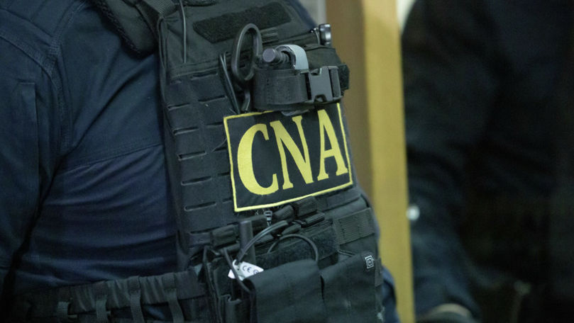 Corupție sistematică la IP Drochia: Doi polițiști au fost reținuți