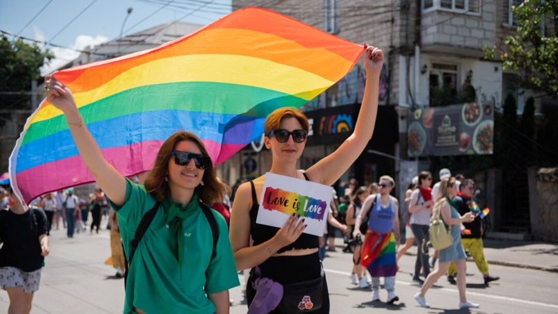 Protest la Primărie: LGBT cere anularea interdicției Marșului Pride