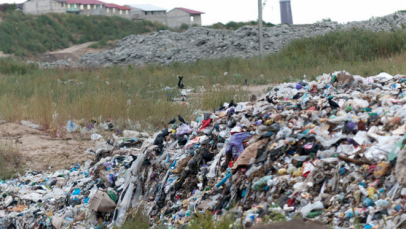Accesul autospecialelor la gunoiștea din Țânțăreni, blocat