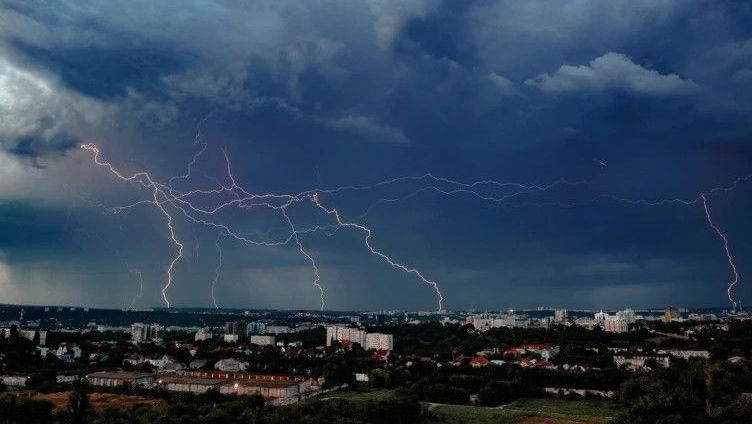Se așteaptă ploi cu descărcări electrice: Prognozele meteorologilor